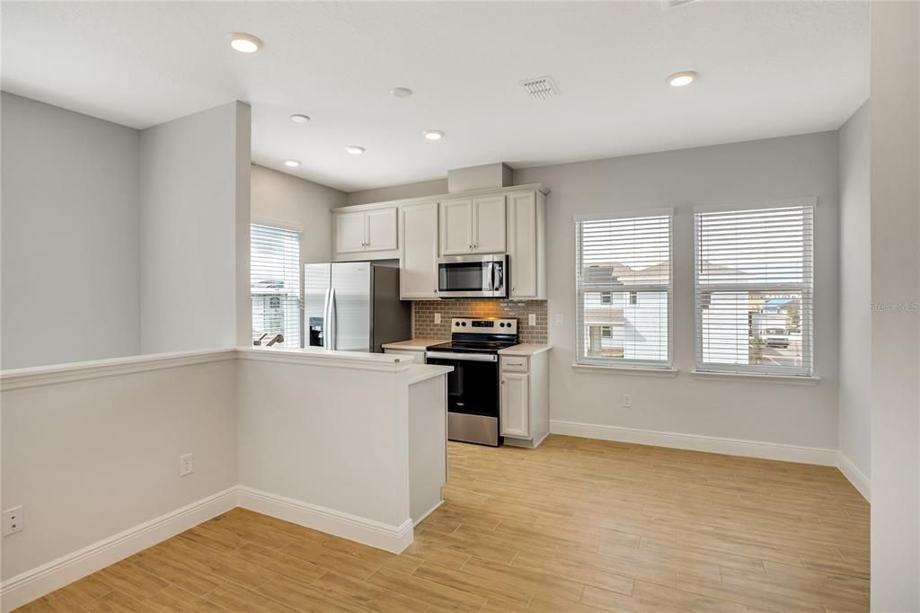 出租: $1,450 (1 贝兹, 1 浴室, 680 平方英尺)