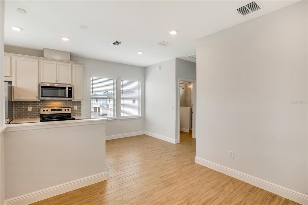 出租: $1,450 (1 贝兹, 1 浴室, 680 平方英尺)