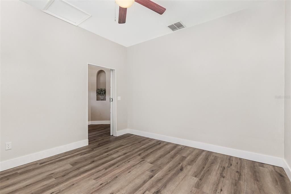 合同活跃: $519,000 (4 贝兹, 3 浴室, 2592 平方英尺)