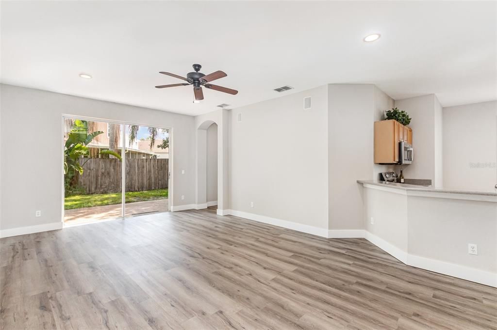 合同活跃: $519,000 (4 贝兹, 3 浴室, 2592 平方英尺)