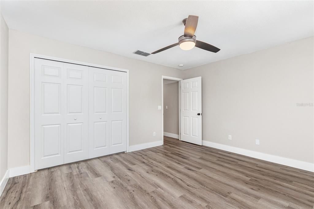 合同活跃: $519,000 (4 贝兹, 3 浴室, 2592 平方英尺)