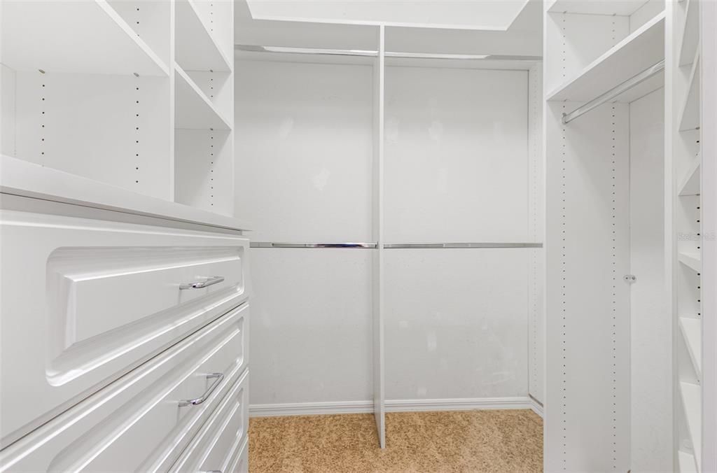 合同活跃: $519,000 (4 贝兹, 3 浴室, 2592 平方英尺)