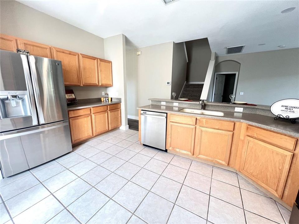 合同活跃: $519,000 (4 贝兹, 3 浴室, 2592 平方英尺)