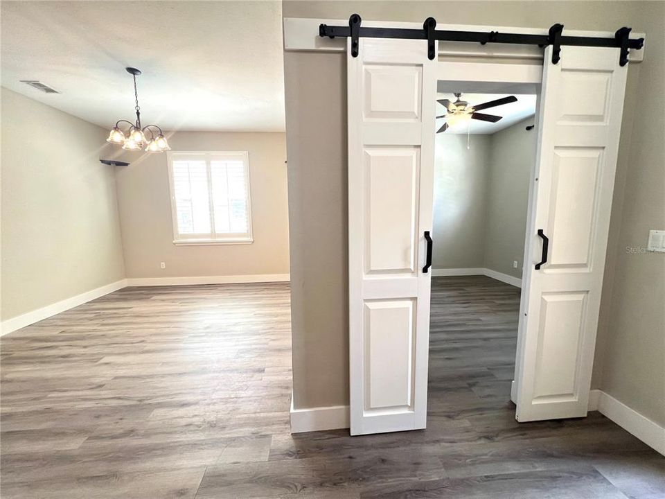 合同活跃: $519,000 (4 贝兹, 3 浴室, 2592 平方英尺)