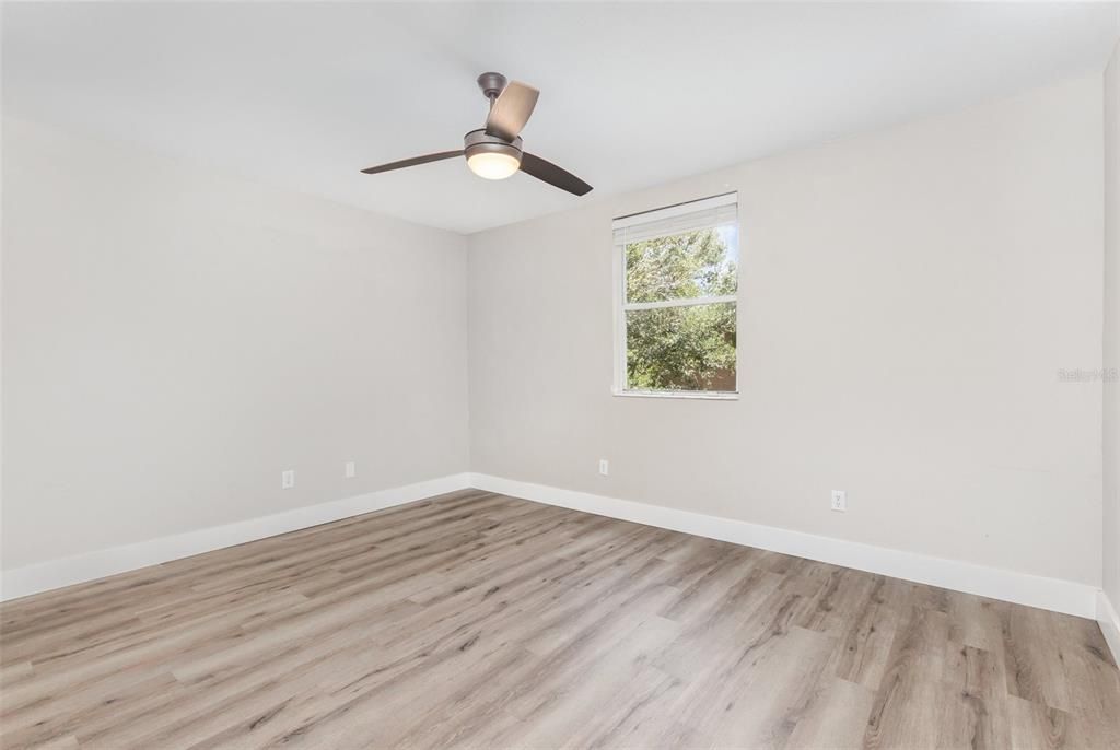 合同活跃: $519,000 (4 贝兹, 3 浴室, 2592 平方英尺)