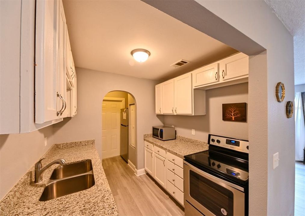 Activo con contrato: $250,000 (3 camas, 2 baños, 1070 Pies cuadrados)