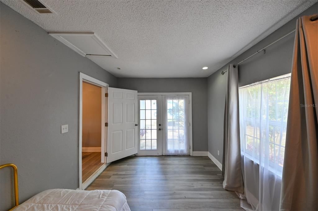 Activo con contrato: $250,000 (3 camas, 2 baños, 1070 Pies cuadrados)