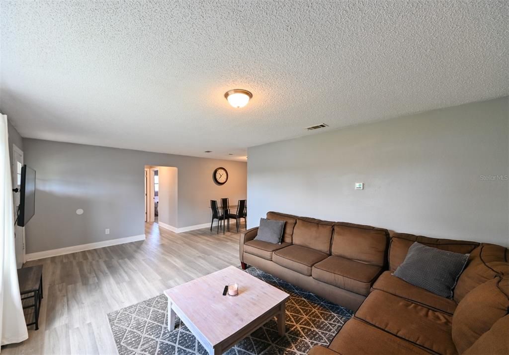 Activo con contrato: $250,000 (3 camas, 2 baños, 1070 Pies cuadrados)