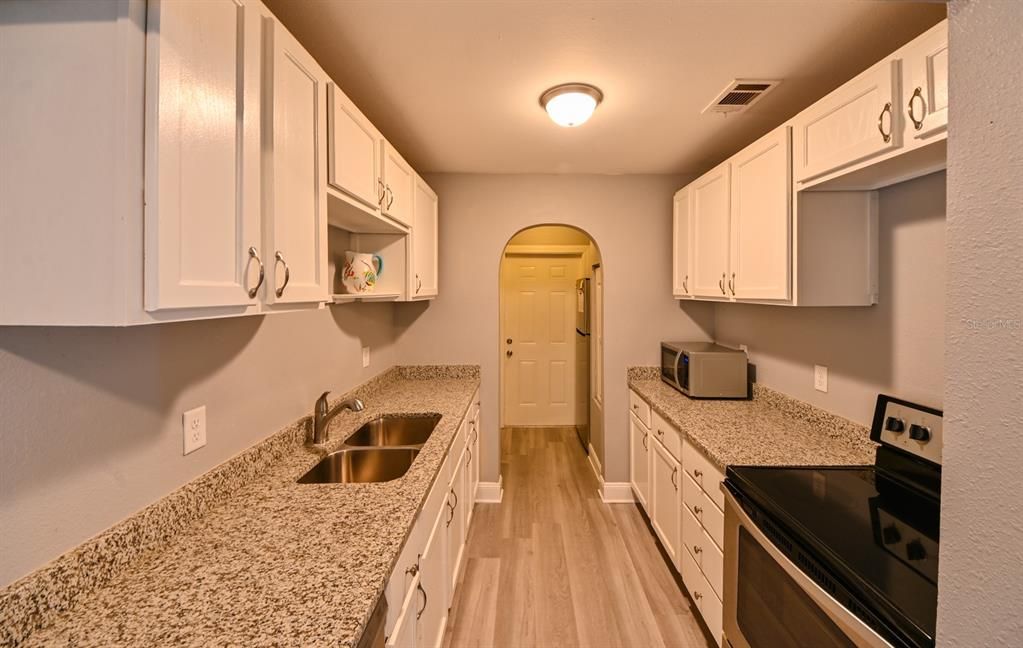 Activo con contrato: $250,000 (3 camas, 2 baños, 1070 Pies cuadrados)