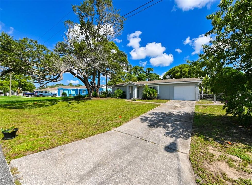 Activo con contrato: $250,000 (3 camas, 2 baños, 1070 Pies cuadrados)