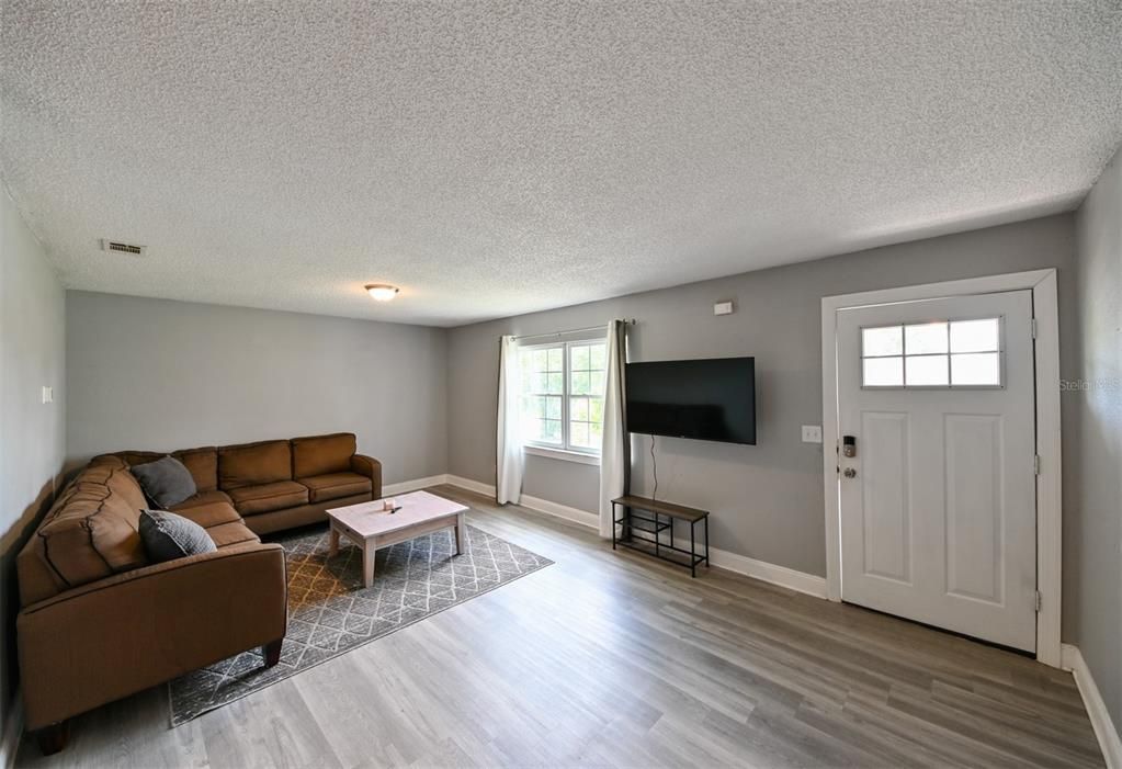 Activo con contrato: $250,000 (3 camas, 2 baños, 1070 Pies cuadrados)