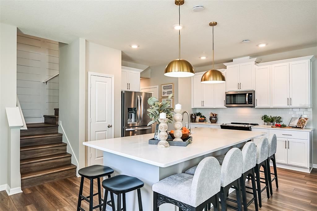 Под контрактом: $455,000 (3 спален, 2 ванн, 1784 Квадратных фут)