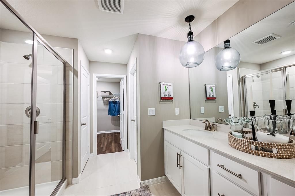 Под контрактом: $455,000 (3 спален, 2 ванн, 1784 Квадратных фут)