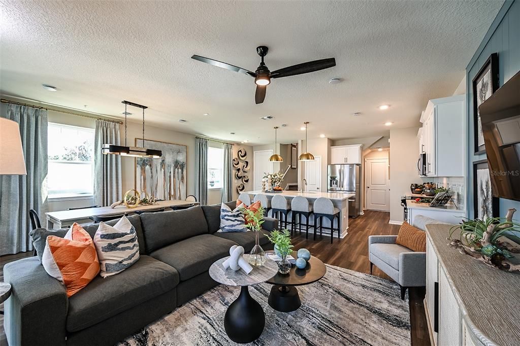 Под контрактом: $455,000 (3 спален, 2 ванн, 1784 Квадратных фут)