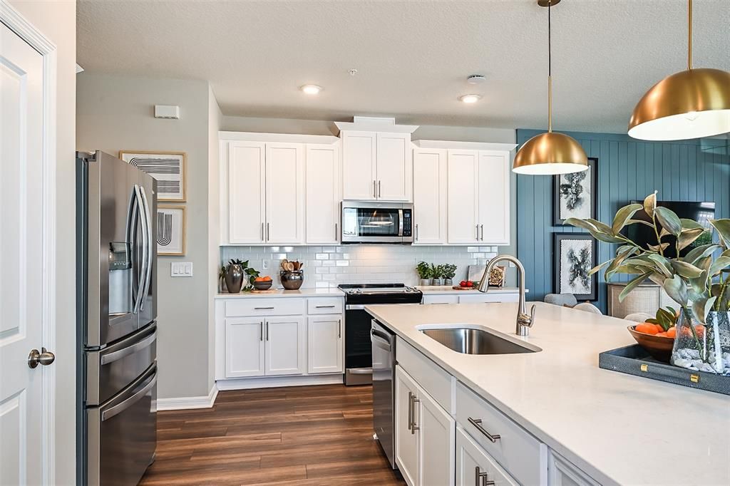 Под контрактом: $455,000 (3 спален, 2 ванн, 1784 Квадратных фут)