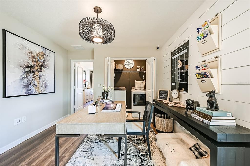 Под контрактом: $455,000 (3 спален, 2 ванн, 1784 Квадратных фут)