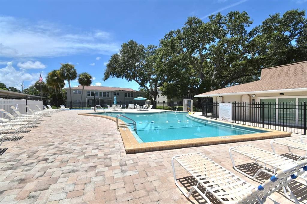 合同活跃: $137,000 (2 贝兹, 1 浴室, 1010 平方英尺)