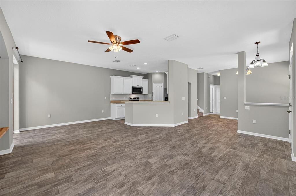 For Sale: $333,000 (3 beds, 2 baths, 1760 Square Feet)