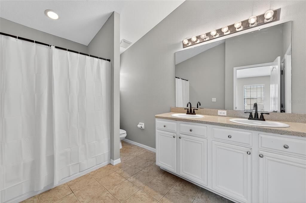 For Sale: $333,000 (3 beds, 2 baths, 1760 Square Feet)