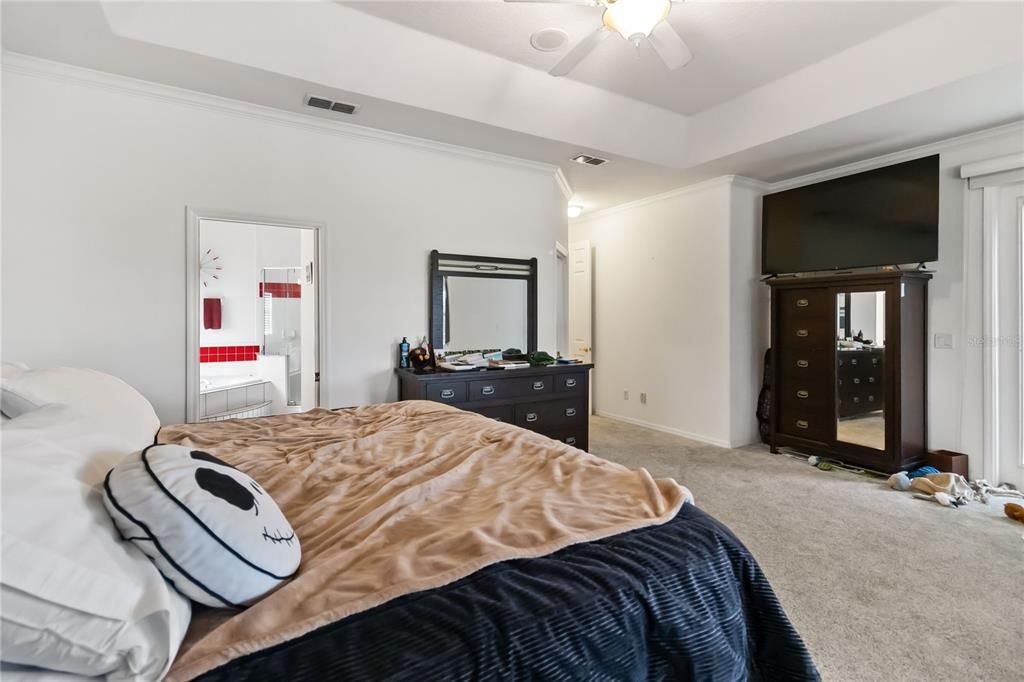 Active With Contract: $487,750 (4 beds, 2 baths, 2370 Square Feet)