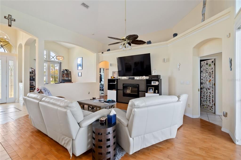 Active With Contract: $487,750 (4 beds, 2 baths, 2370 Square Feet)