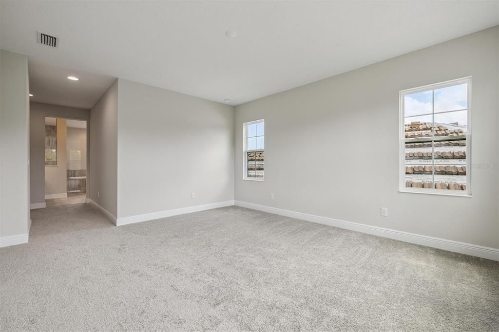 Activo con contrato: $739,990 (5 camas, 4 baños, 3518 Pies cuadrados)