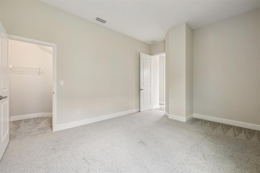 Activo con contrato: $739,990 (5 camas, 4 baños, 3518 Pies cuadrados)