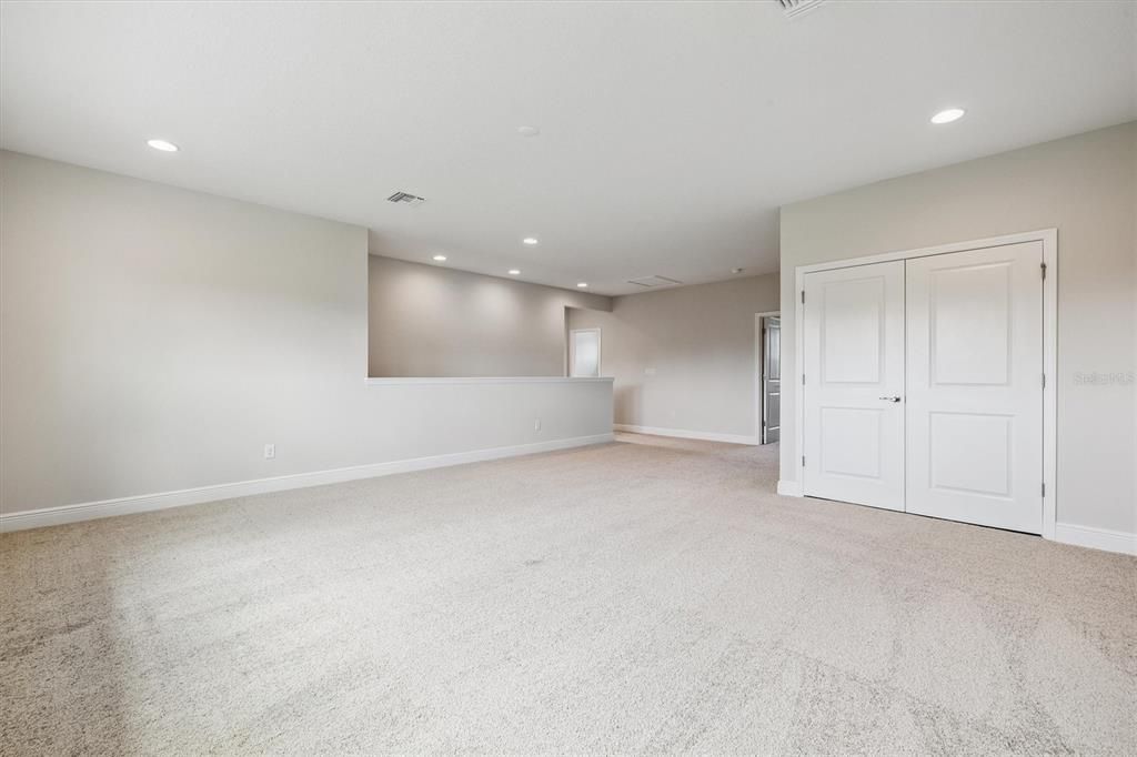 Activo con contrato: $739,990 (5 camas, 4 baños, 3518 Pies cuadrados)