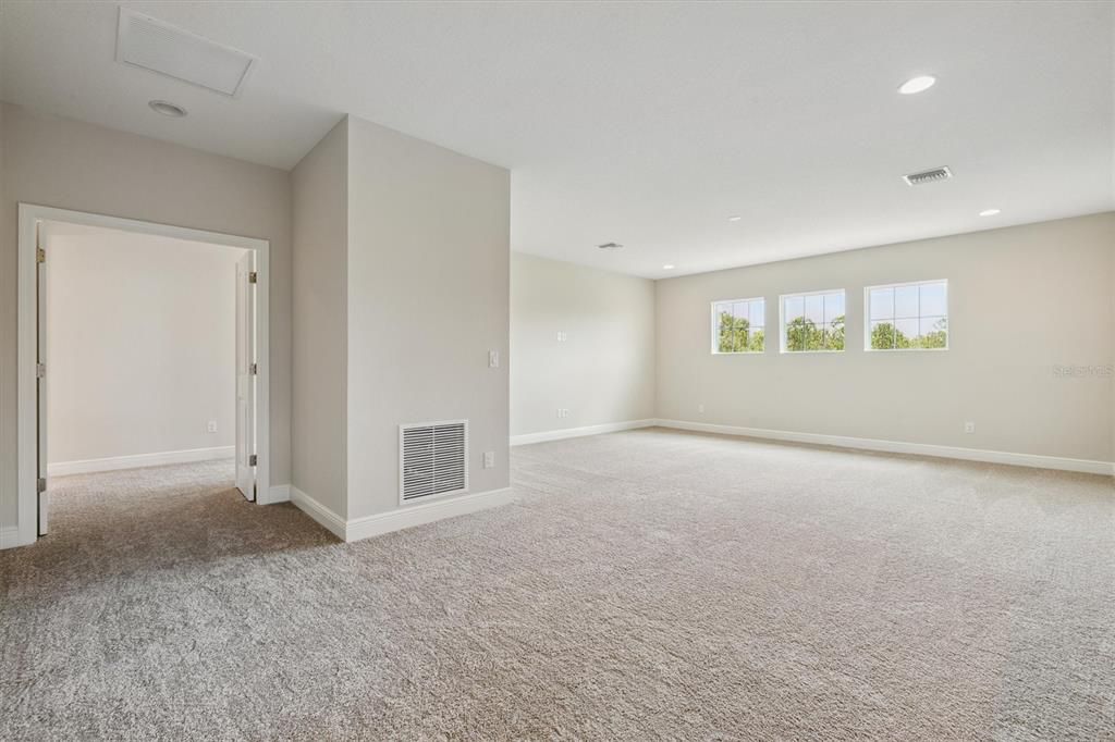 Activo con contrato: $739,990 (5 camas, 4 baños, 3518 Pies cuadrados)