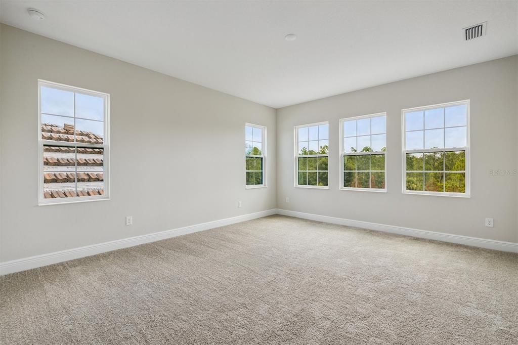 Activo con contrato: $739,990 (5 camas, 4 baños, 3518 Pies cuadrados)