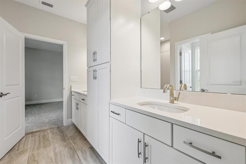 Activo con contrato: $739,990 (5 camas, 4 baños, 3518 Pies cuadrados)