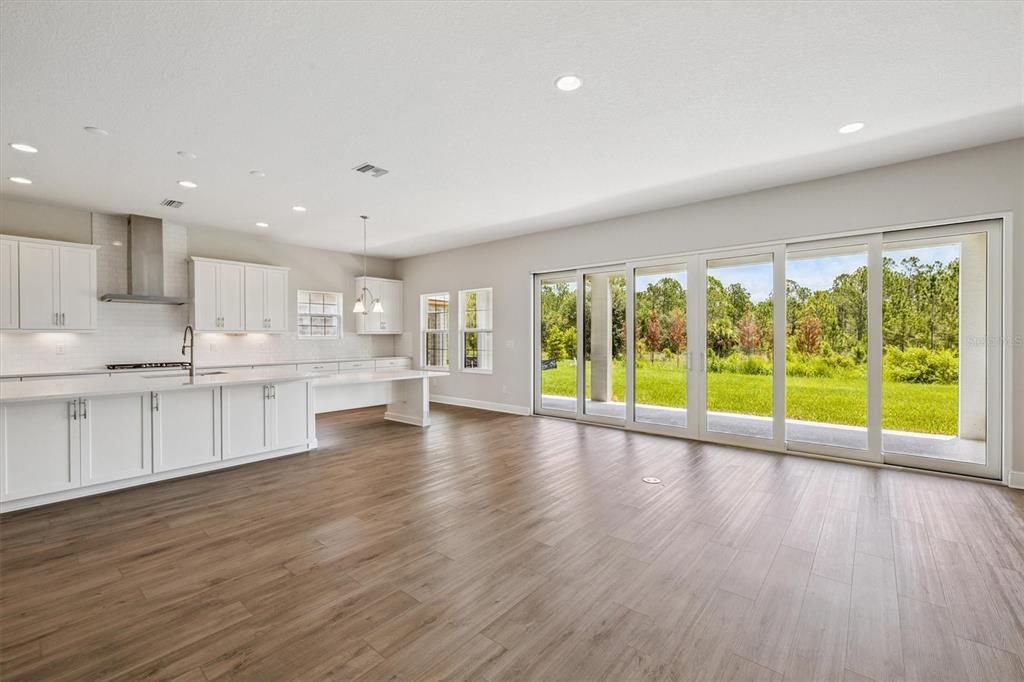 Activo con contrato: $739,990 (5 camas, 4 baños, 3518 Pies cuadrados)