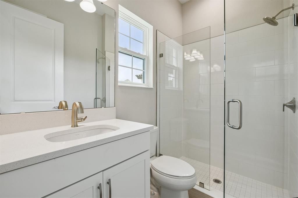 Activo con contrato: $739,990 (5 camas, 4 baños, 3518 Pies cuadrados)