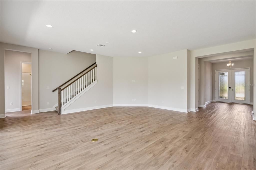 Activo con contrato: $739,990 (5 camas, 4 baños, 3518 Pies cuadrados)