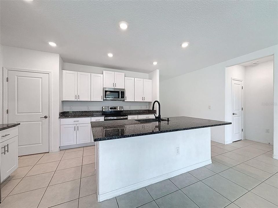 En Venta: $420,000 (6 camas, 3 baños, 3415 Pies cuadrados)