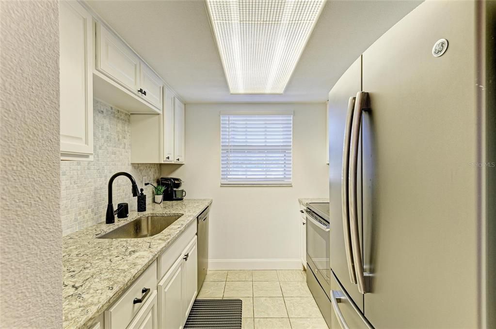 For Sale: $165,000 (1 beds, 1 baths, 759 Square Feet)