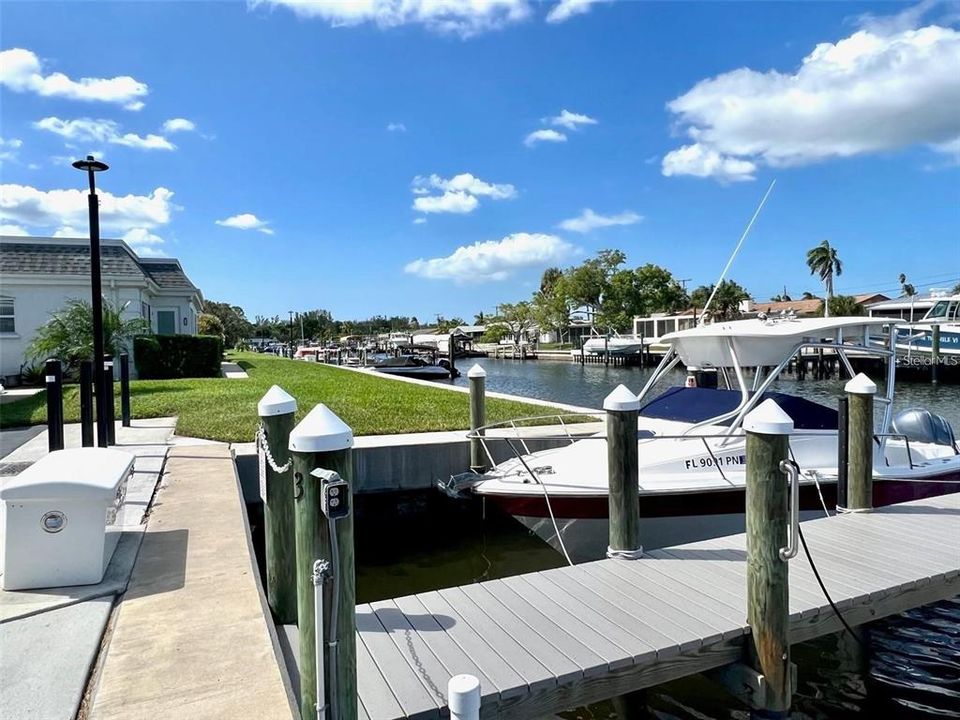 For Sale: $165,000 (1 beds, 1 baths, 759 Square Feet)