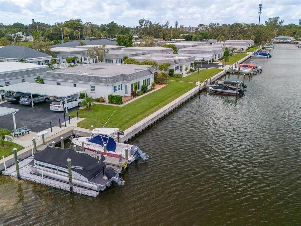 For Sale: $165,000 (1 beds, 1 baths, 759 Square Feet)