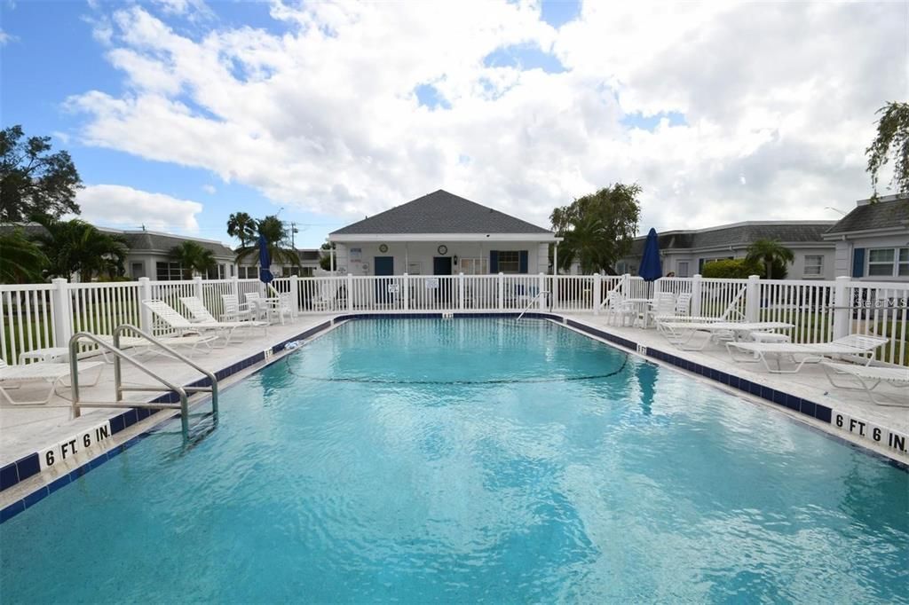 For Sale: $165,000 (1 beds, 1 baths, 759 Square Feet)