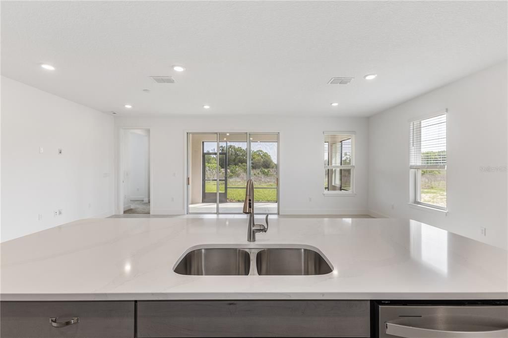 Activo con contrato: $349,990 (2 camas, 2 baños, 1631 Pies cuadrados)