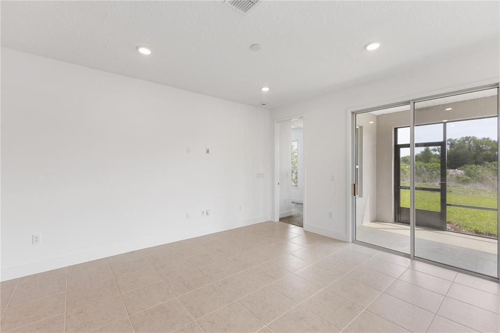 Activo con contrato: $349,990 (2 camas, 2 baños, 1631 Pies cuadrados)