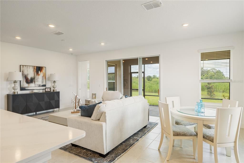 Activo con contrato: $349,990 (2 camas, 2 baños, 1631 Pies cuadrados)