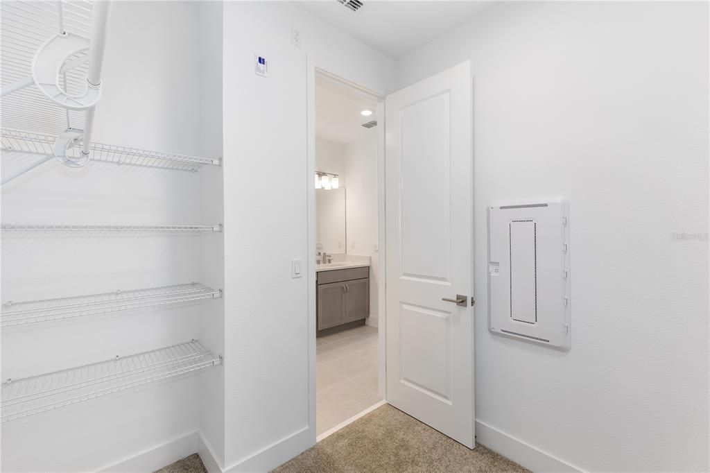 Activo con contrato: $349,990 (2 camas, 2 baños, 1631 Pies cuadrados)