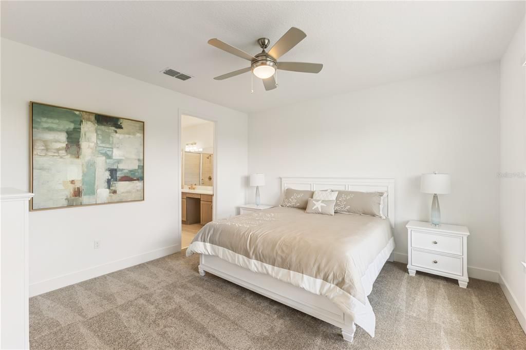 Activo con contrato: $349,990 (2 camas, 2 baños, 1631 Pies cuadrados)