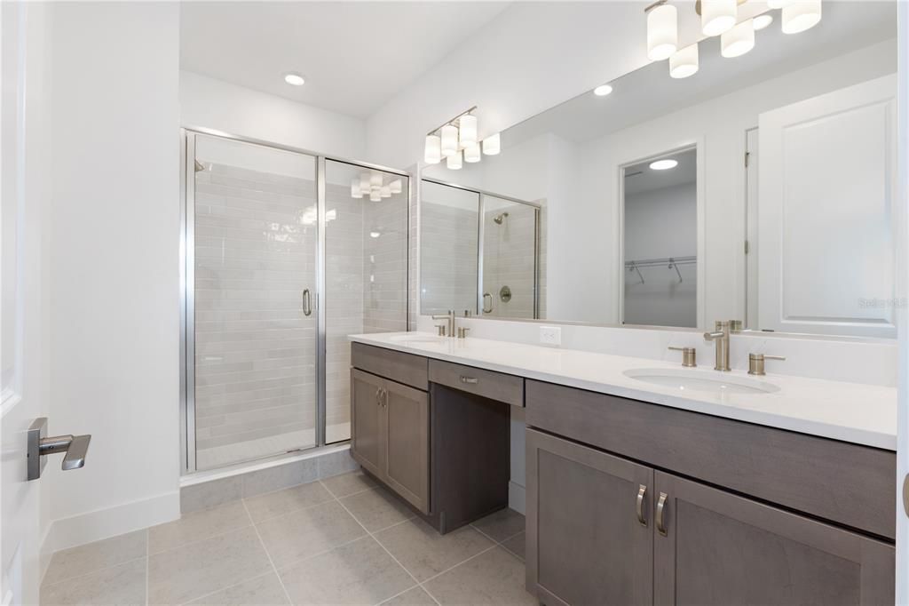 Activo con contrato: $349,990 (2 camas, 2 baños, 1631 Pies cuadrados)