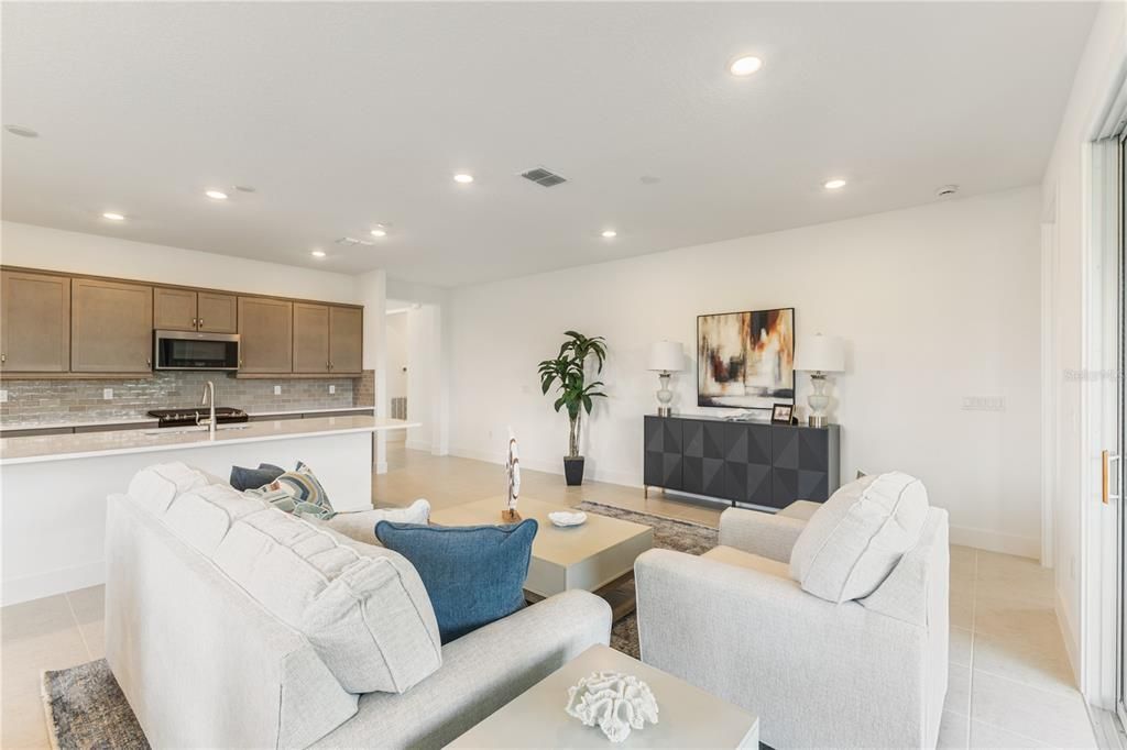 Activo con contrato: $349,990 (2 camas, 2 baños, 1631 Pies cuadrados)