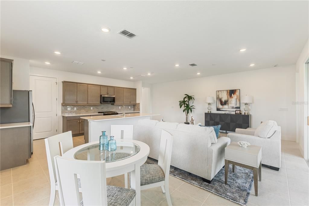 Activo con contrato: $349,990 (2 camas, 2 baños, 1631 Pies cuadrados)