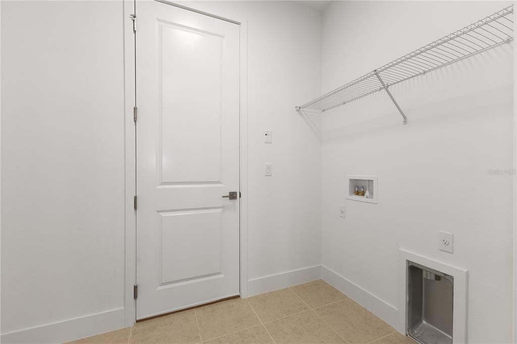 Activo con contrato: $349,990 (2 camas, 2 baños, 1631 Pies cuadrados)