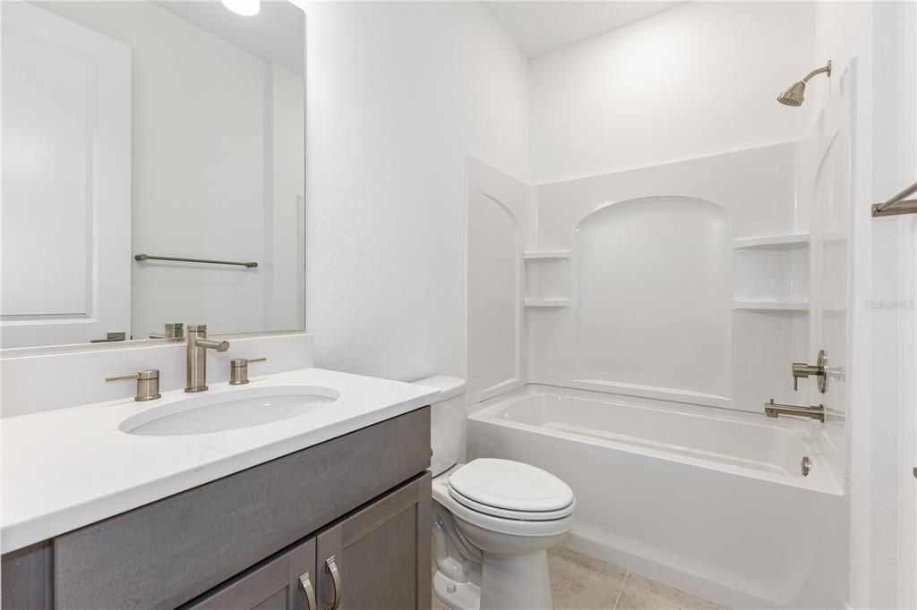 Activo con contrato: $349,990 (2 camas, 2 baños, 1631 Pies cuadrados)