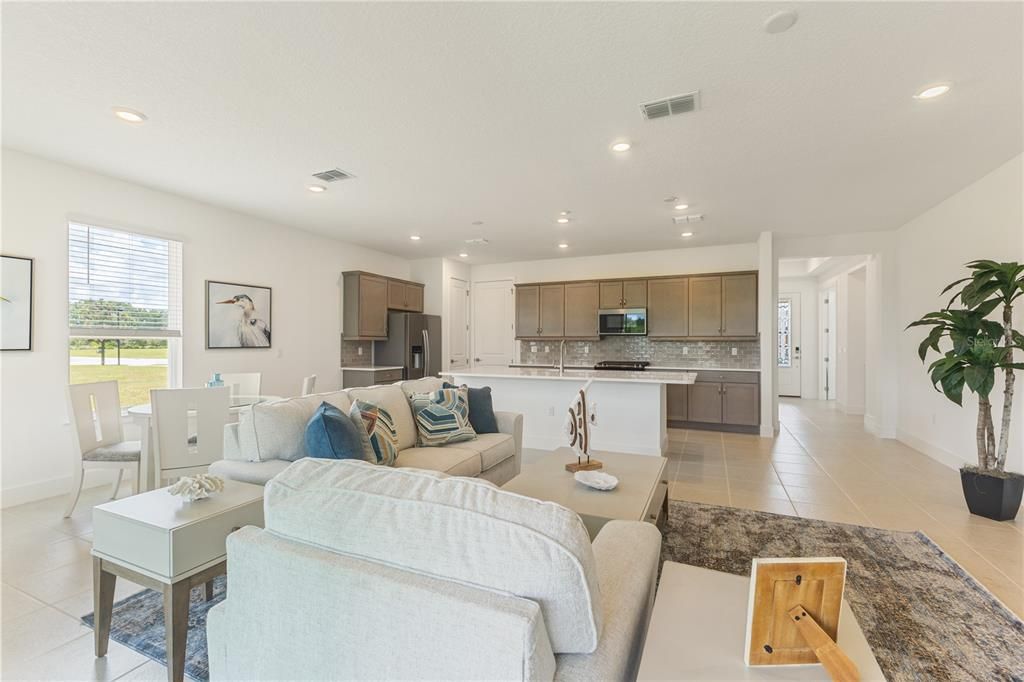 Activo con contrato: $349,990 (2 camas, 2 baños, 1631 Pies cuadrados)